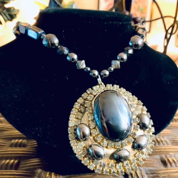 Exquisite VINTAGE GENUINE HEMATITE PENDANT STATEMENT NECKLACE- SWAROVSKI CRYSTAL - Picture 9 of 13